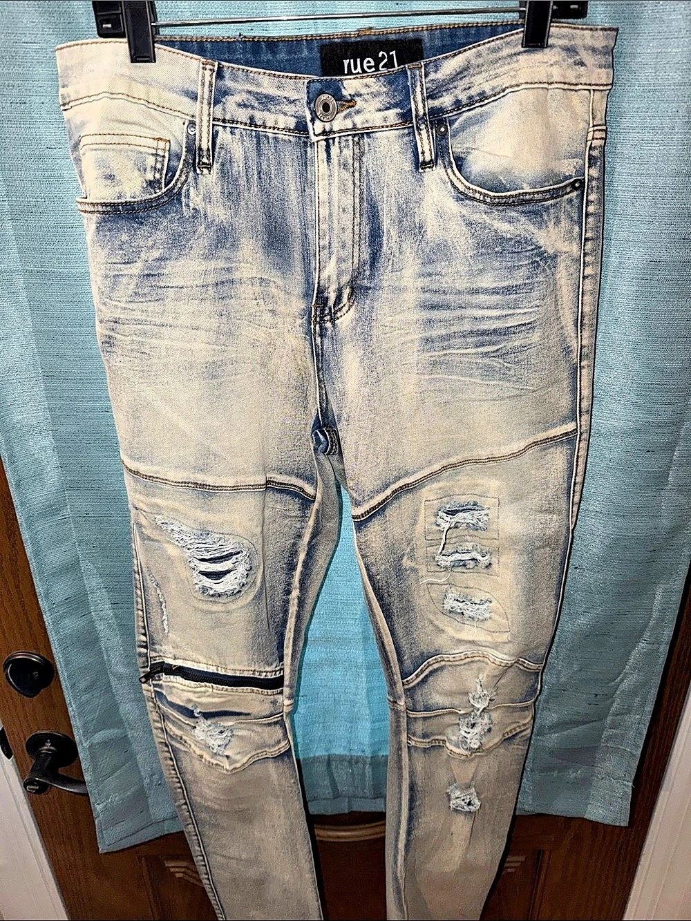 NEW-RUE 21 Men's Distressed Blue Skinny Jeans